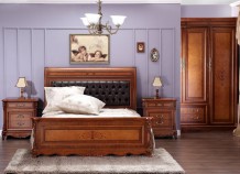 Деревянная мебель в спальне
